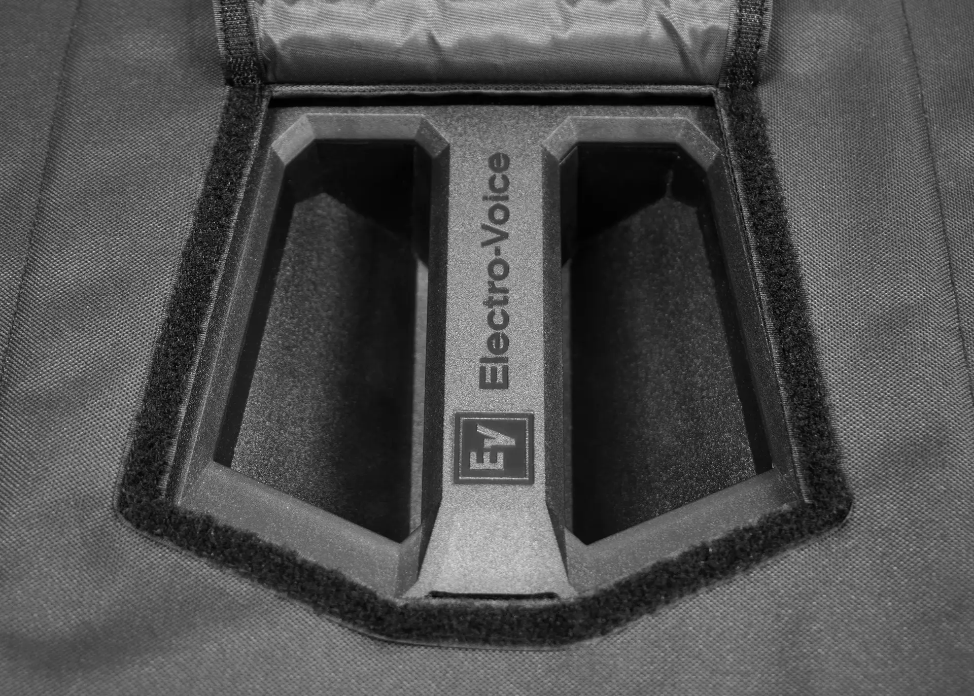 EV_EVOLVE_70_90_NewSlipCover_TopHandle_Open_v2